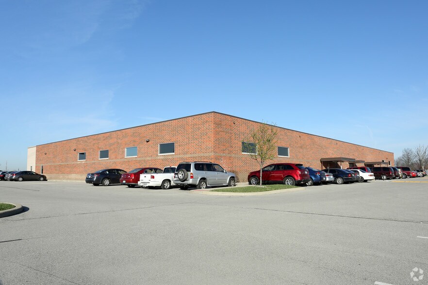 More Photos Of 4550 Town Center Blvd, Jeffersonville Office For Lease