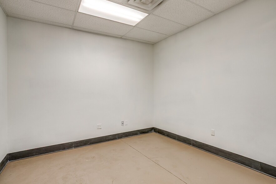 More Photos Of 541 N Main St, Fort Worth Light Manufacturing For Lease