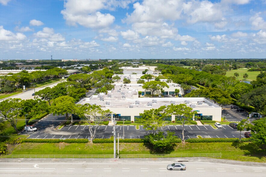 More Photos Of 901-925 Clint Moore Rd, Boca Raton Loft Creative Space For Lease