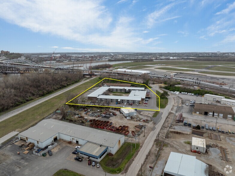 More Photos Of 115 NW Harlem Rd, Kansas City Apartments For Sale