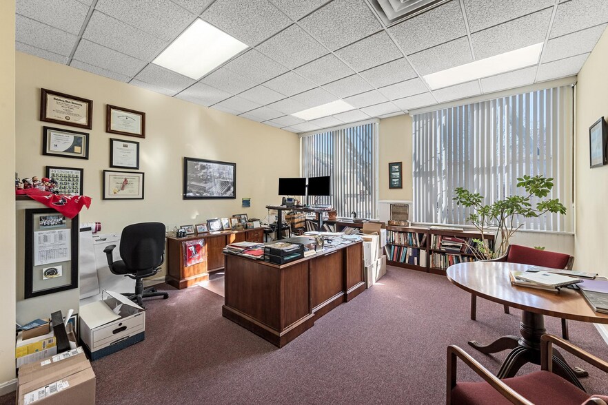 More Photos Of 45 East Piccadilly, Winchester Office For Lease