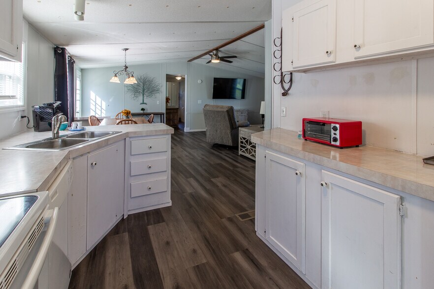 More Photos Of 20221 SW 5th Pl, Dunnellon Specialty For Sale