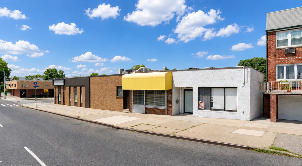 More Photos Of 4613 188th St, Flushing Bar For Lease