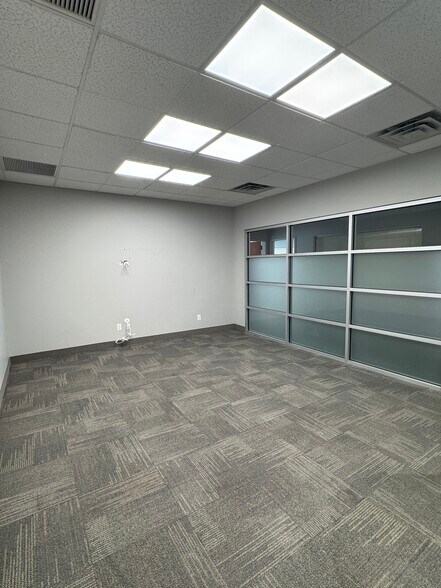 More Photos Of 300 Corporate Plz, Islandia Office For Lease