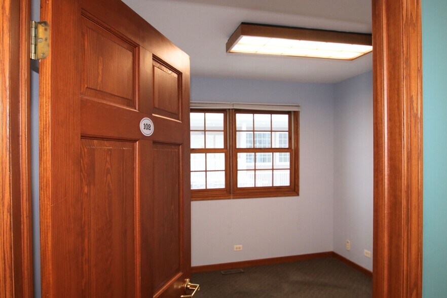 More Photos Of 34 W Grand Ave, Fox Lake Loft Creative Space For Lease