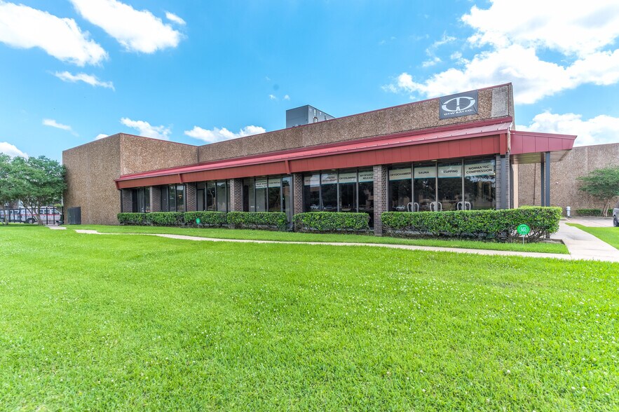 More Photos Of 9777 W Gulf Bank Rd, Houston Warehouse For Lease