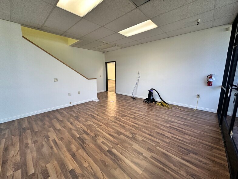 More Photos Of 24922 Anza Dr, Valencia Warehouse For Lease