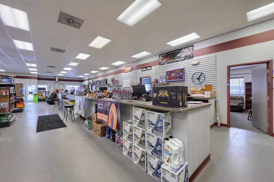 More Photos Of 220 Orlan Rd, New Holland Showroom For Sale