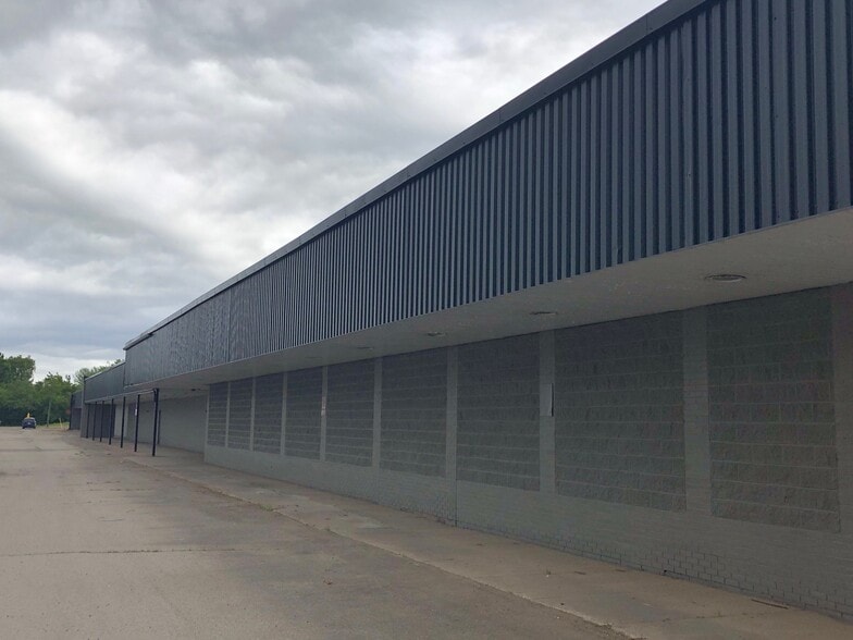 More Photos Of 33 Winter St, Sussex General Retail For Lease