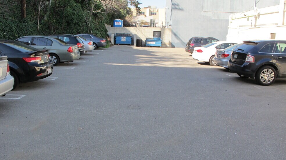 More Photos Of 11748 Ventura Blvd, Studio City General Retail For Sale