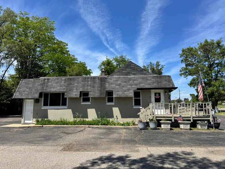 Primary Photo Of 7045 Cooley Lake Rd, West Bloomfield Freestanding For Sale