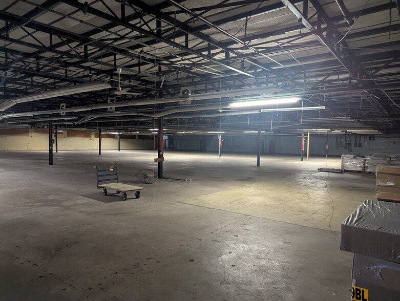More Photos Of 1651 Holland St, West Columbia Warehouse For Lease