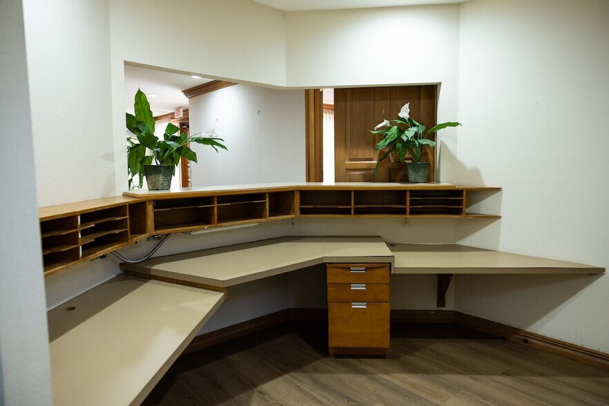 More Photos Of 10225 W Thunderbird Blvd, Sun City Medical For Sale