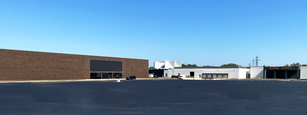 More Photos Of 3701 S Main St, Elkhart Warehouse For Lease