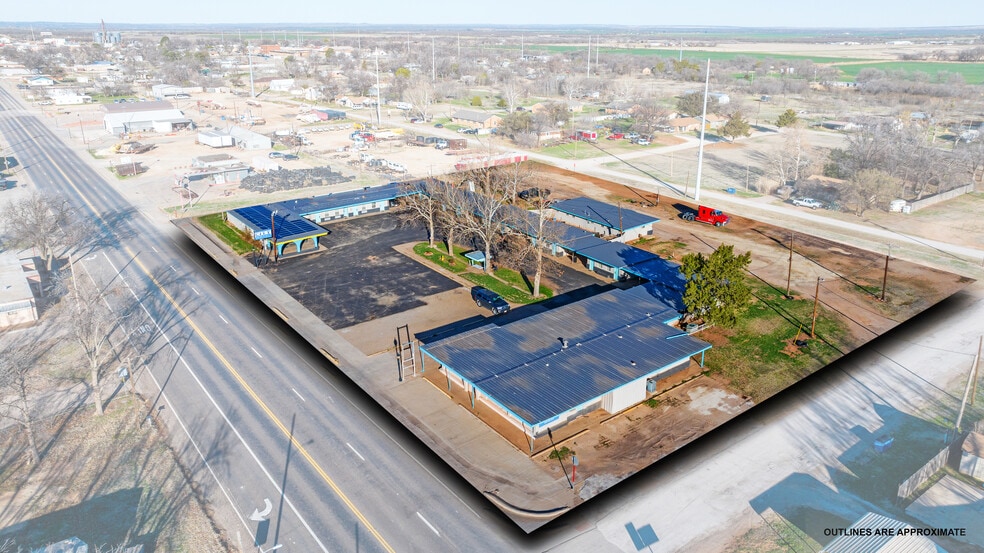 Primary Photo Of 1100 Main St, Knox City Hotel For Sale