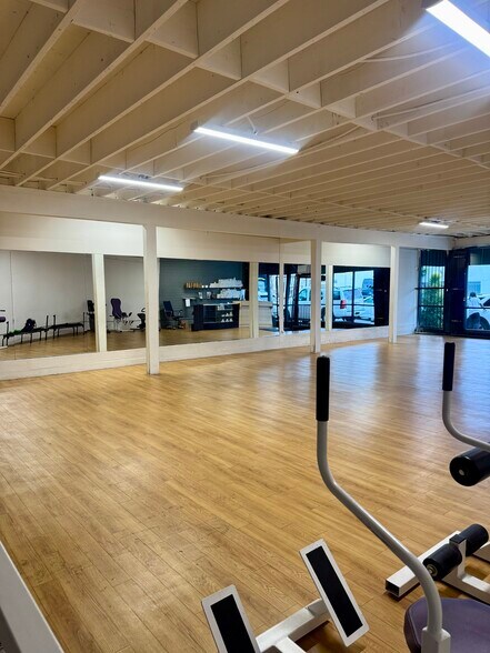 More Photos Of 1208-1210 N La Brea Ave, Inglewood Storefront Retail Residential For Lease