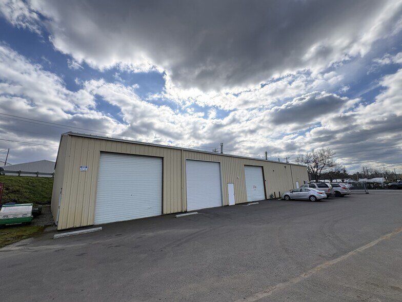 More Photos Of 9260 SE 74th Ave, Portland Industrial For Lease