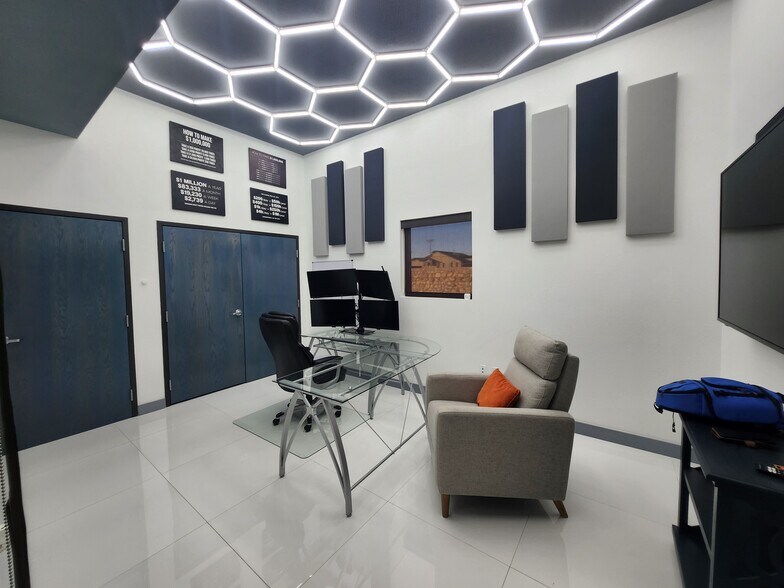 More Photos Of 509 Giles Rd, El Paso Unknown For Lease