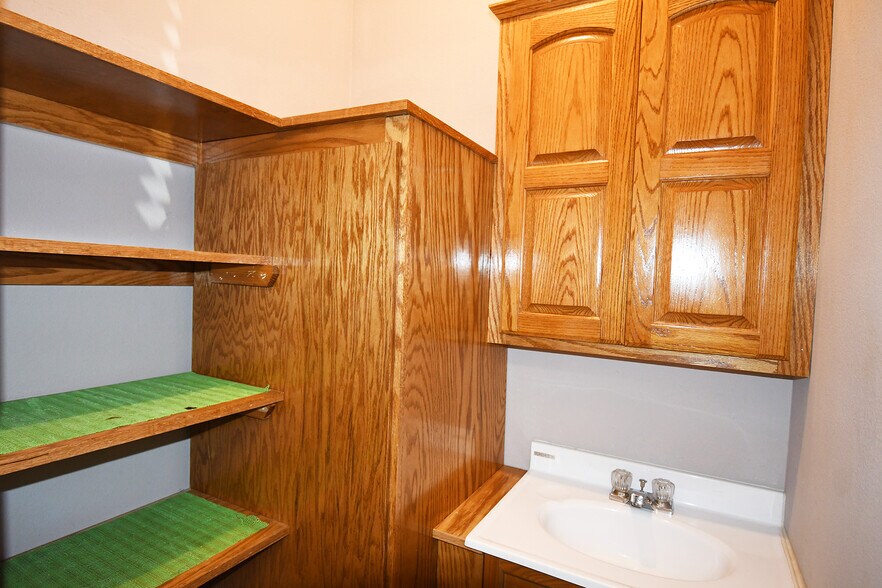 More Photos Of 455 W Ruth Ave, Sallisaw Office For Sale