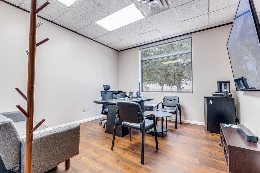 More Photos Of 4323 Greenbriar Dr, Stafford Showroom For Sale