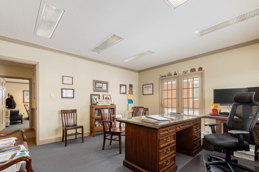 More Photos Of 240 S 4th St, Coshocton Office For Lease