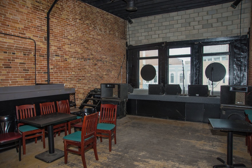 More Photos Of 49 N Saginaw St, Pontiac Bar For Sale