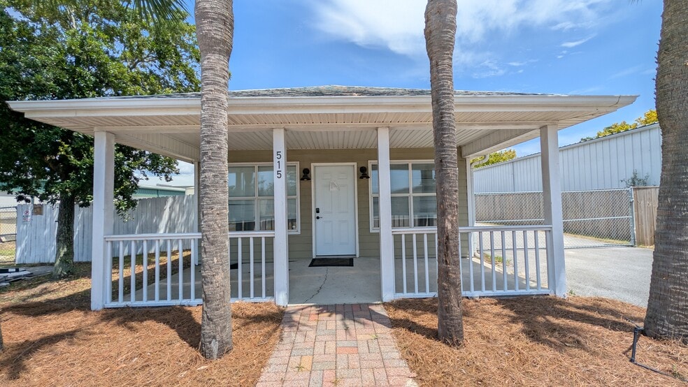 More Photos Of 515 Mountain Dr, Destin Flex For Lease