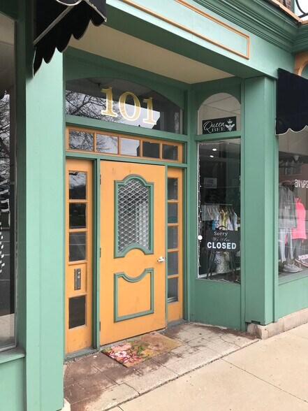 More Photos Of 101 Public Sq, Medina Storefront For Lease