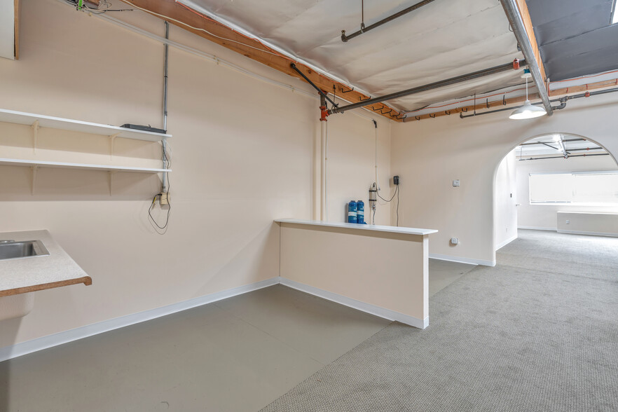 More Photos Of 74 Digital Dr, Novato Warehouse For Sale