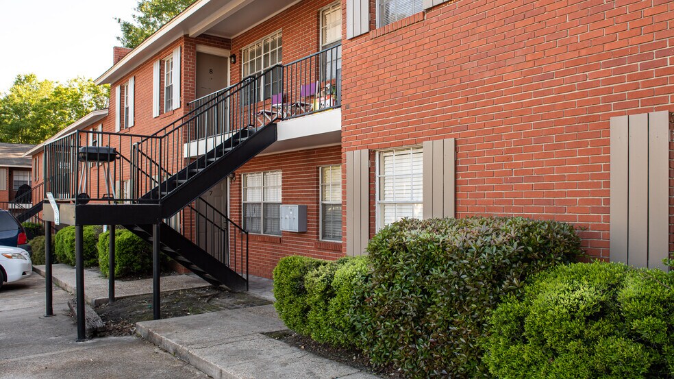 Primary Photo Of 2008 Oak Grove Rd, Hattiesburg Apartments For Sale