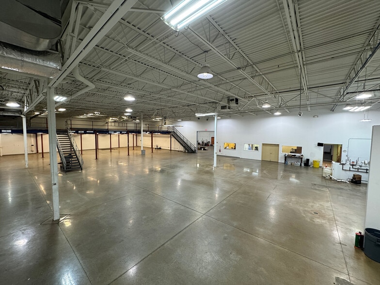 More Photos Of 21600 Miles Rd, North Randall Flex For Lease