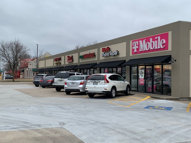 1102 S Thompson St, Springdale, AR 72764 Retail For Lease