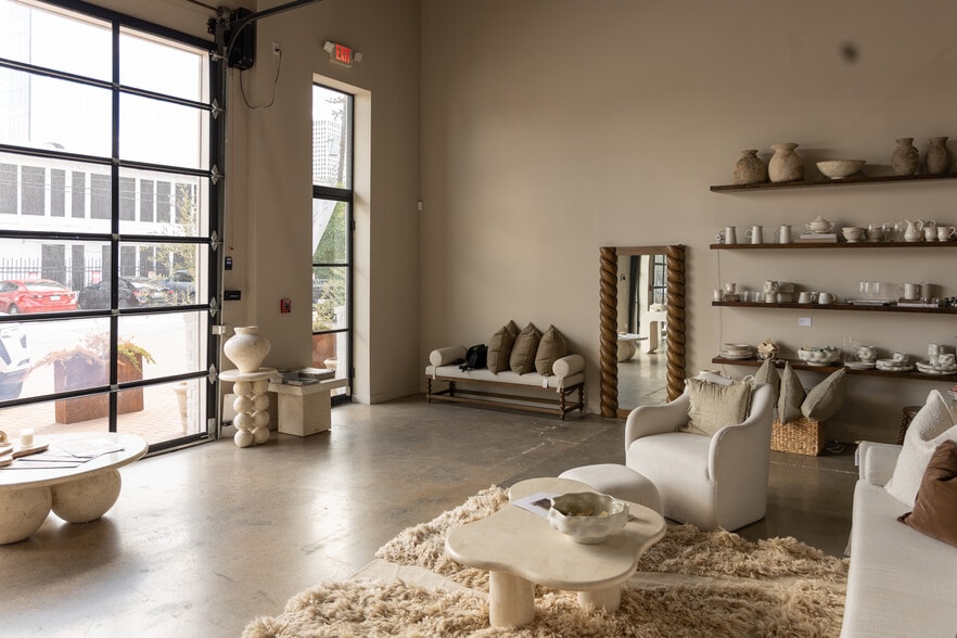 More Photos Of 3330 Audley St, Houston Storefront Retail Office For Lease