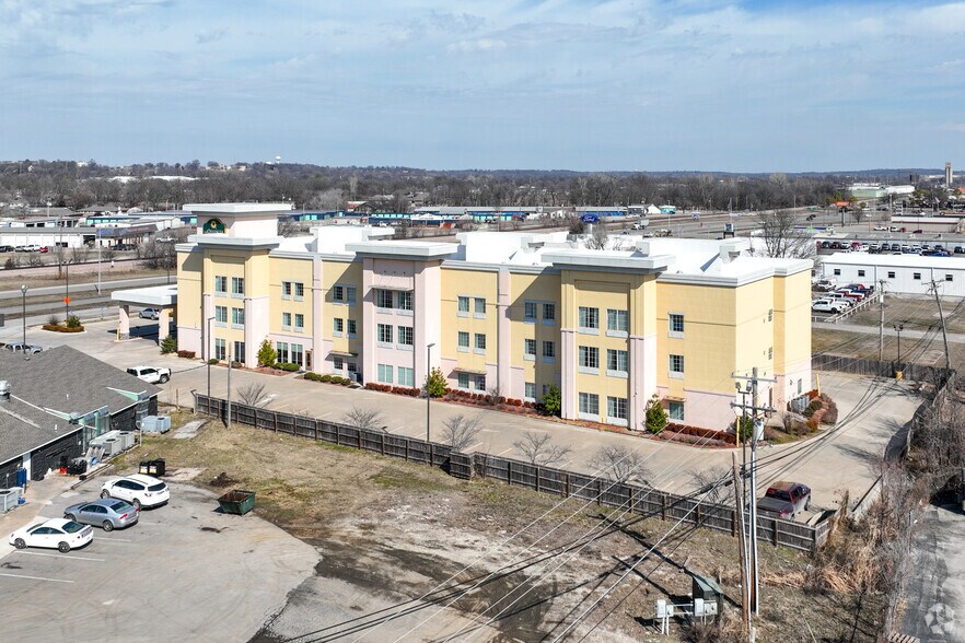 More Photos Of 774 S Lynn Riggs Blvd, Claremore Hotel For Sale