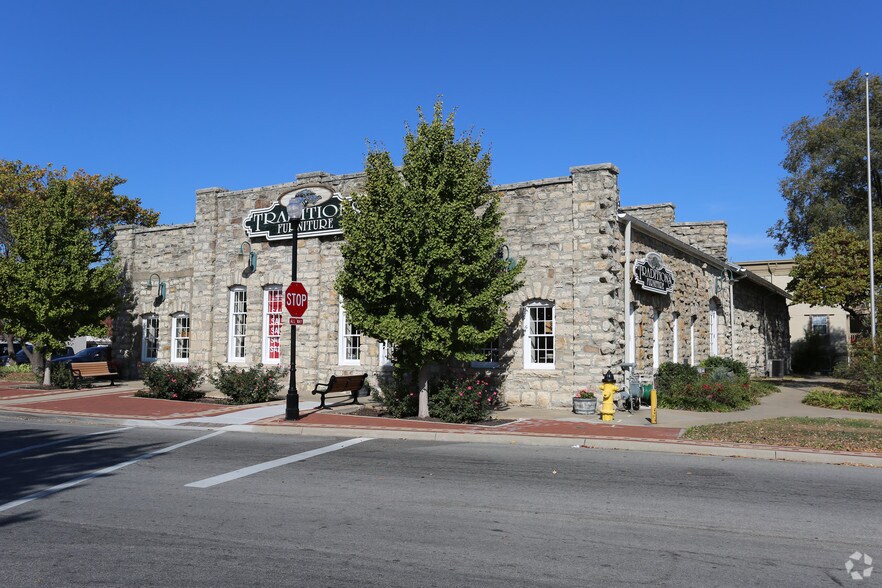 More Photos Of 7400 W 79th St, Overland Park Freestanding For Lease