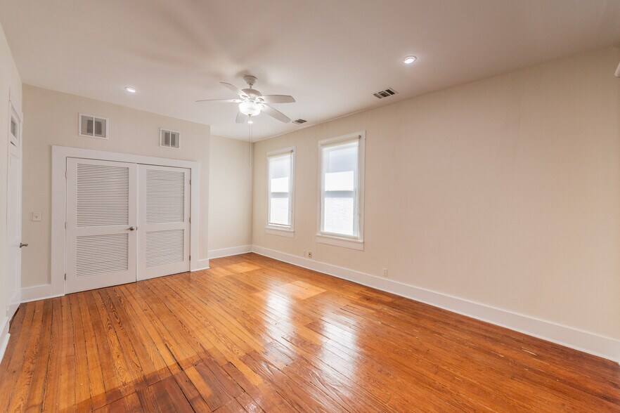 More Photos Of 214 E Ashby Pl, San Antonio Office For Lease