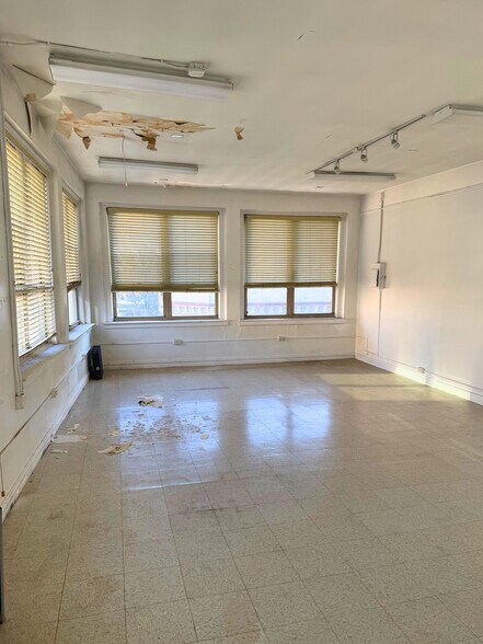 More Photos Of 81 Centre St, New Rochelle Office For Lease