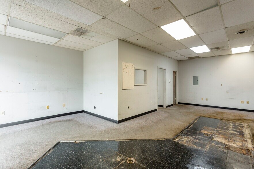 More Photos Of 889 E Market St, Harrisonburg Storefront Retail Office For Sale