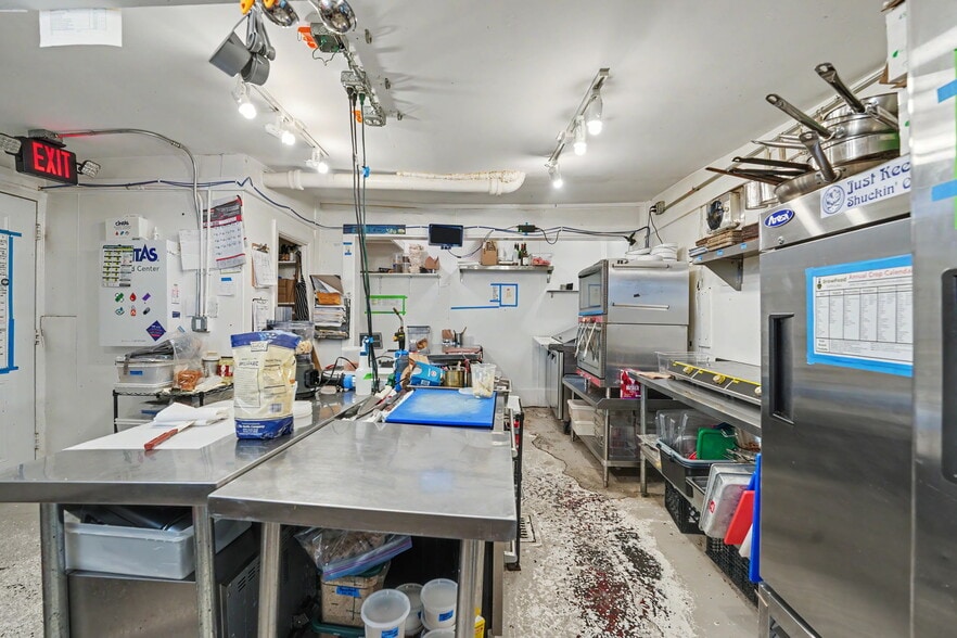 More Photos Of 2312 Abercorn St, Savannah Storefront Retail Residential For Sale