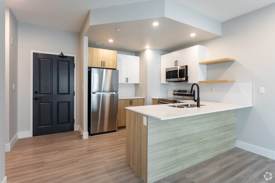 More Photos Of 10015 103 Av NW, Edmonton Apartments For Sale