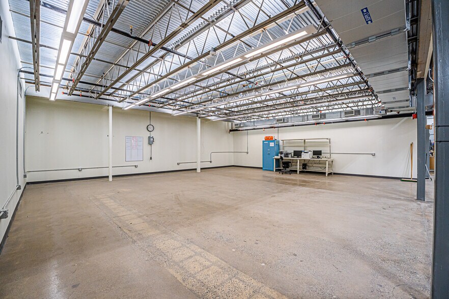 More Photos Of 10 Lyberty Way, Westford Research And Development For Lease