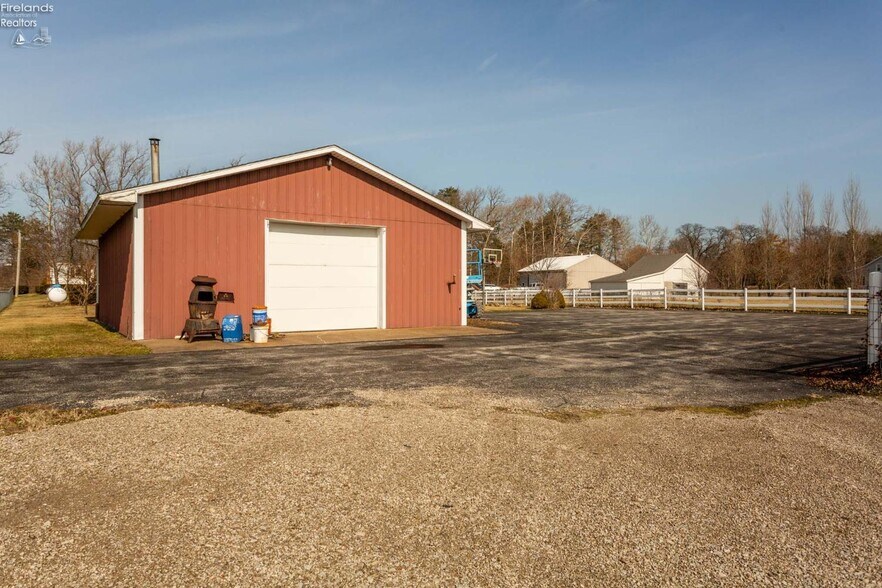 More Photos Of 5414 Homegardner Rd, Castalia Apartments For Sale