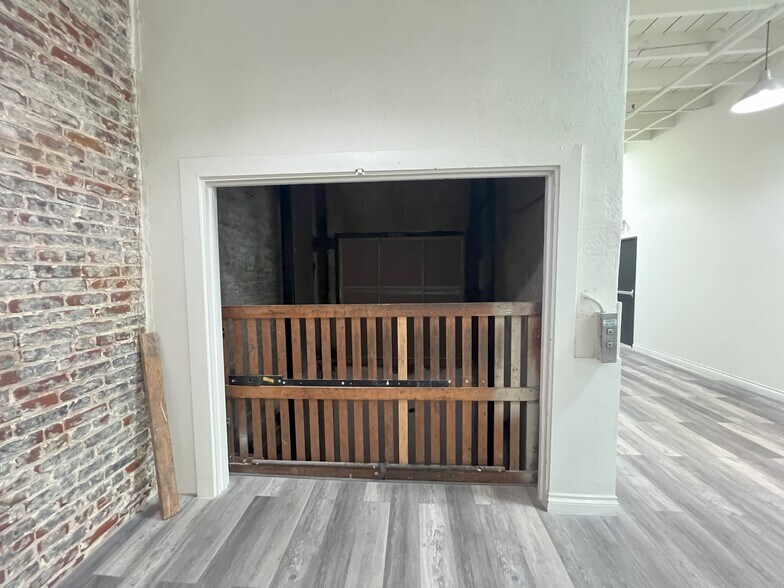More Photos Of 1801 S Hill St, Los Angeles Industrial For Sale