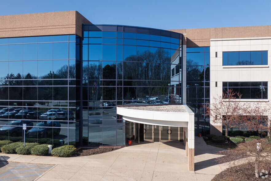 More Photos Of 625 Kenmoor Ave SE, Grand Rapids Coworking Space