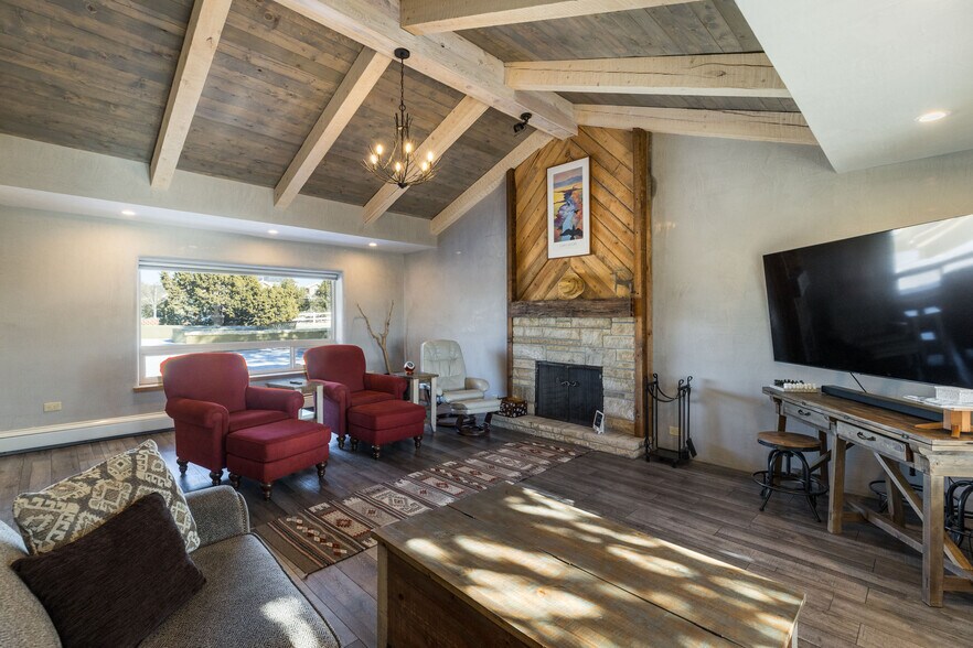 More Photos Of 102 Rabbit Rd, Santa Fe Specialty For Sale