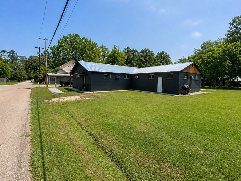 More Photos Of 321 W 29th Ave, Covington Flex For Lease