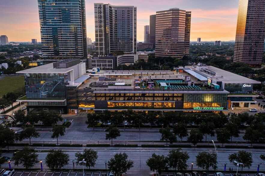 More Photos Of 1700 Post Oak Blvd, Houston General Retail For Lease