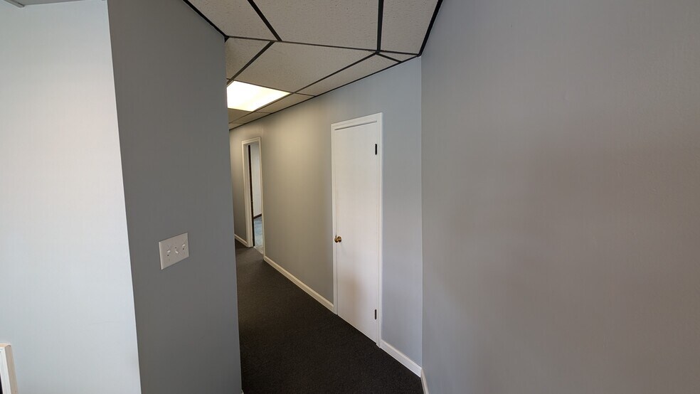 More Photos Of 11 W National Ave, Brazil Office For Sale