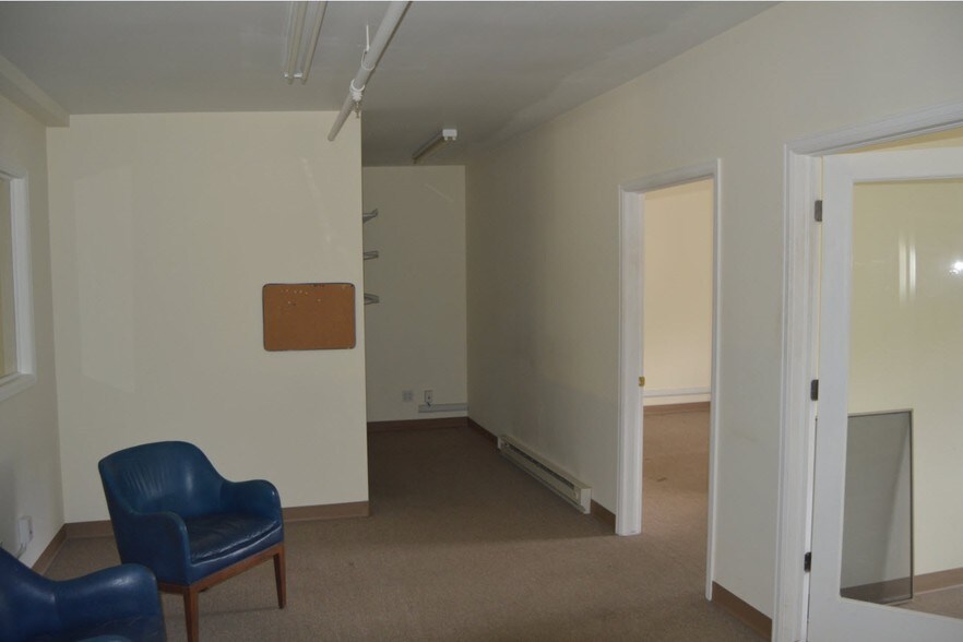 More Photos Of 910 Nottingham Rd, Avon Flex For Lease