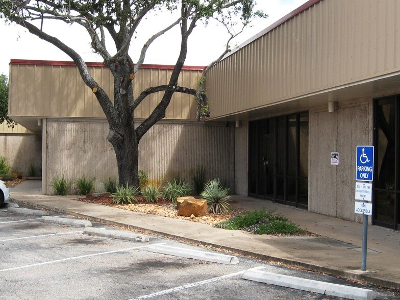 More Photos Of 4410 Dillon Ln, Corpus Christi Flex For Lease